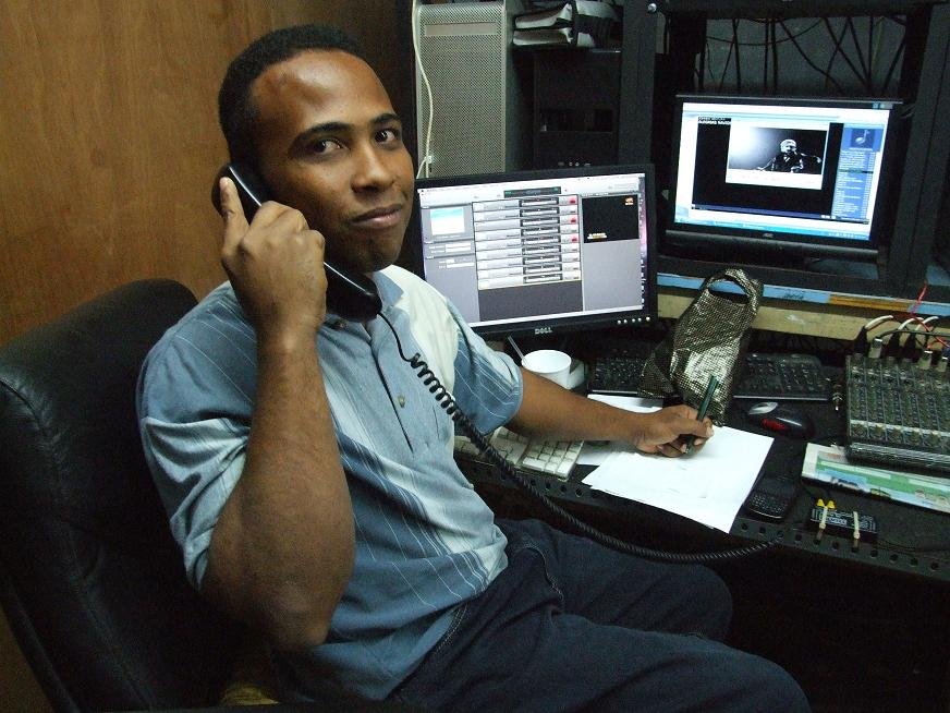 El Compadre Popular Personaje en Navidad Con Mi Barrio